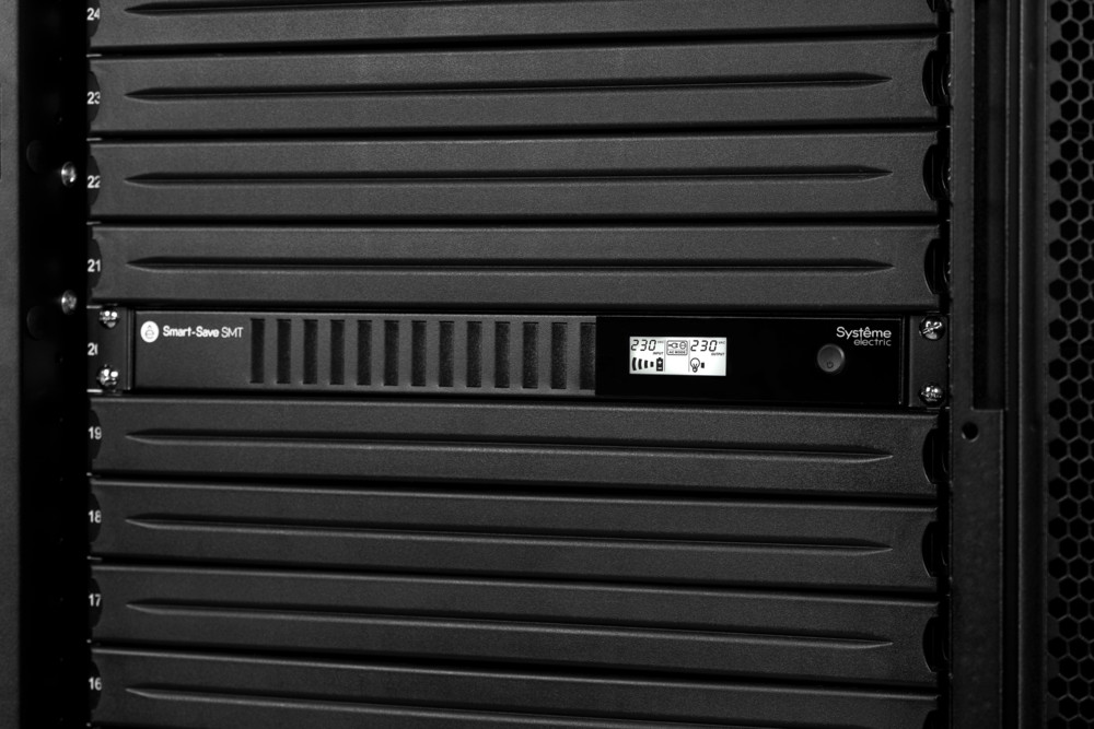 ИБП Smart-Save SMT Systeme Electric 750 ВА RM 1U AVR 4 C13 230 В SmartSlot
