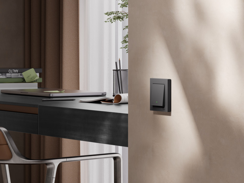 ATLASDESIGN SMART 1-кл. ВЫКЛЮЧАТЕЛЬ с подсв., Zigbee, сх.1, L+N, 10А, мех., КАРБОН